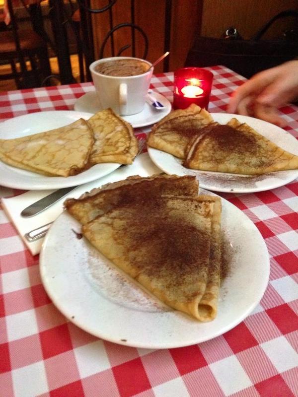 Students studying abroad in Paris enjoy fresh crepes