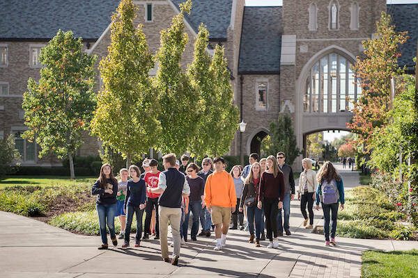 A Notre Dame student leads a campus tour
