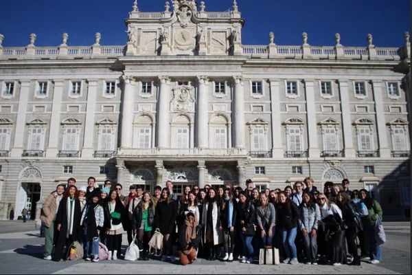 The Spring 2024 Cohort of La Fundación Ortega-Marañón in front of the Royal Palace in Madrid